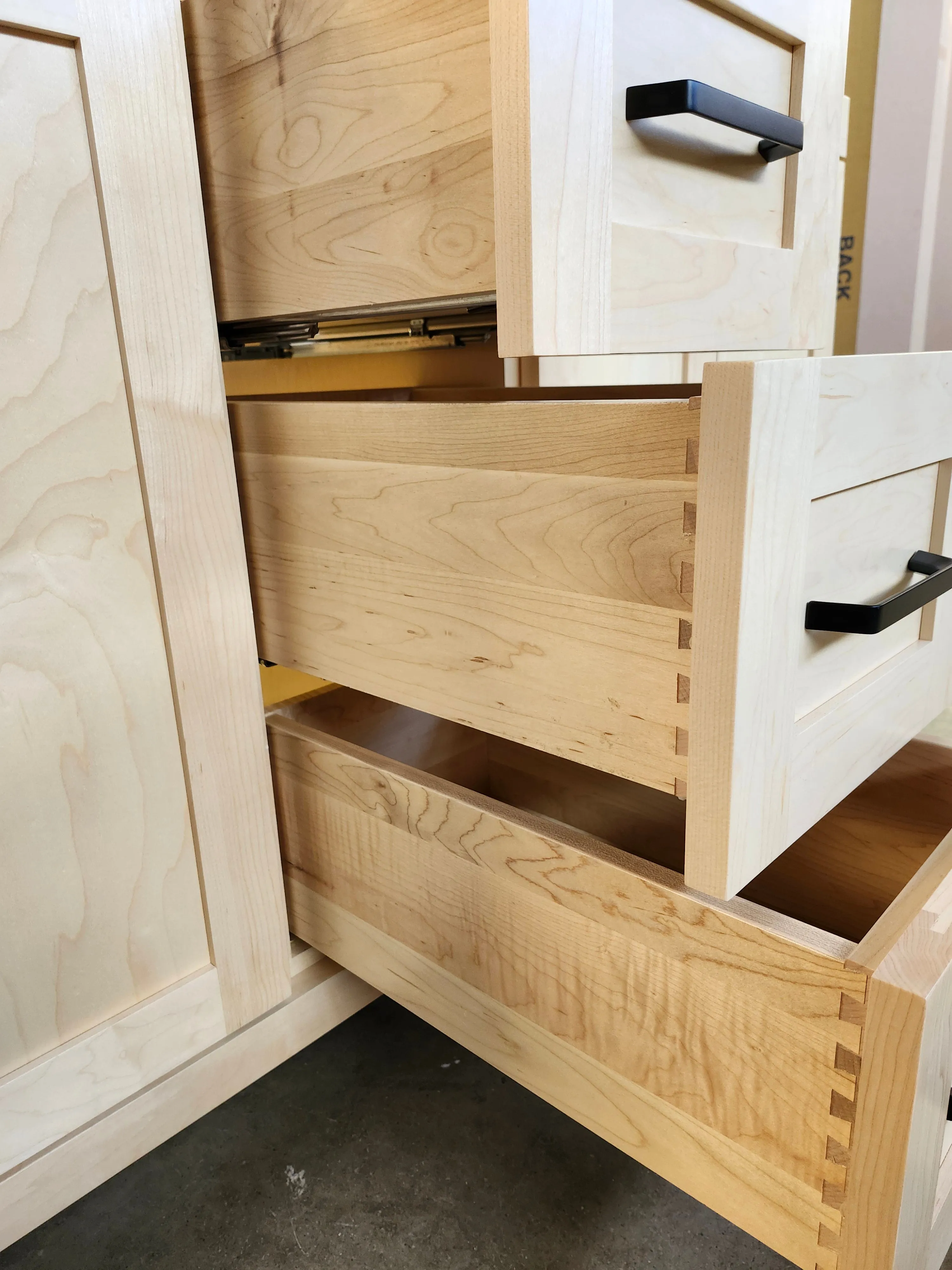 CANADIAN MAPLE - 60" Double Sink , Natural Stain Bathroom Vanity With Quartz Countertop.
