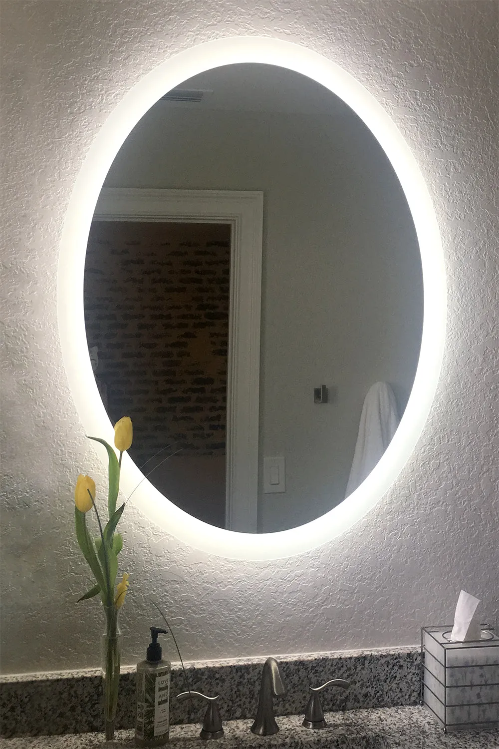 LED Mirror (Side-Lighted Oval) 32" x 40"