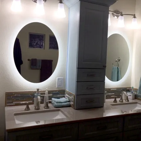 LED Mirror (Side-Lighted Oval) 32" x 40"