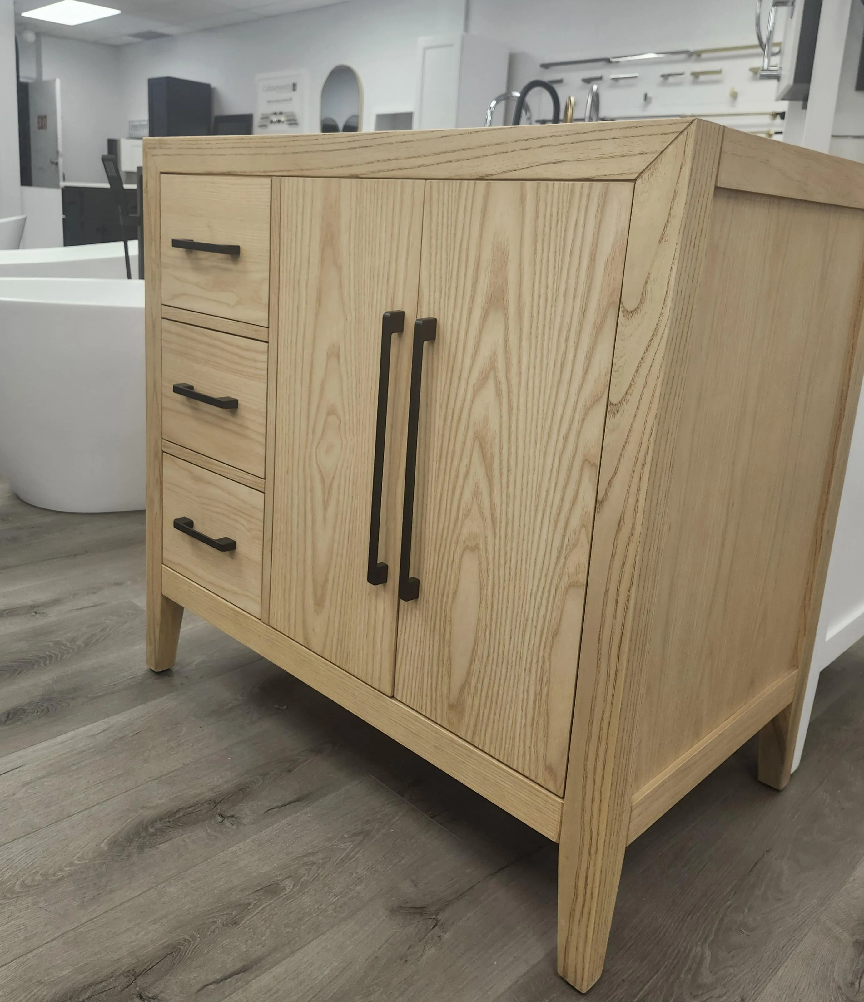 Lily - 42" White Oak , Left Side Drawers , Floor Standing Modern Bathroom Vanity, White Quartz Countertop, Matt Black Hardware