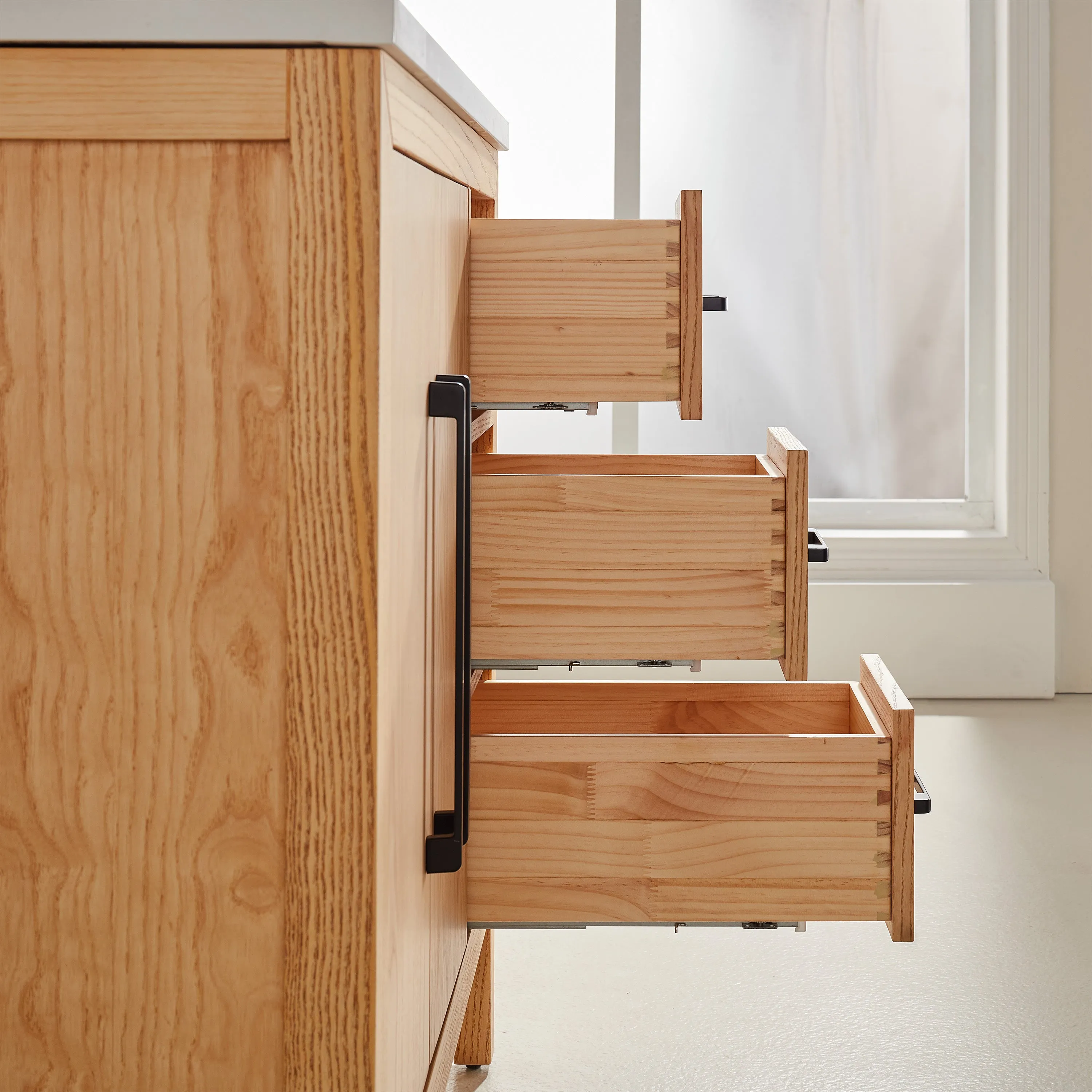 Lily- 42" White Oak ,Right Side Drawers, Floor Standing Modern Bathroom Vanity, Quartz Countertop, Matt Black Hardware
