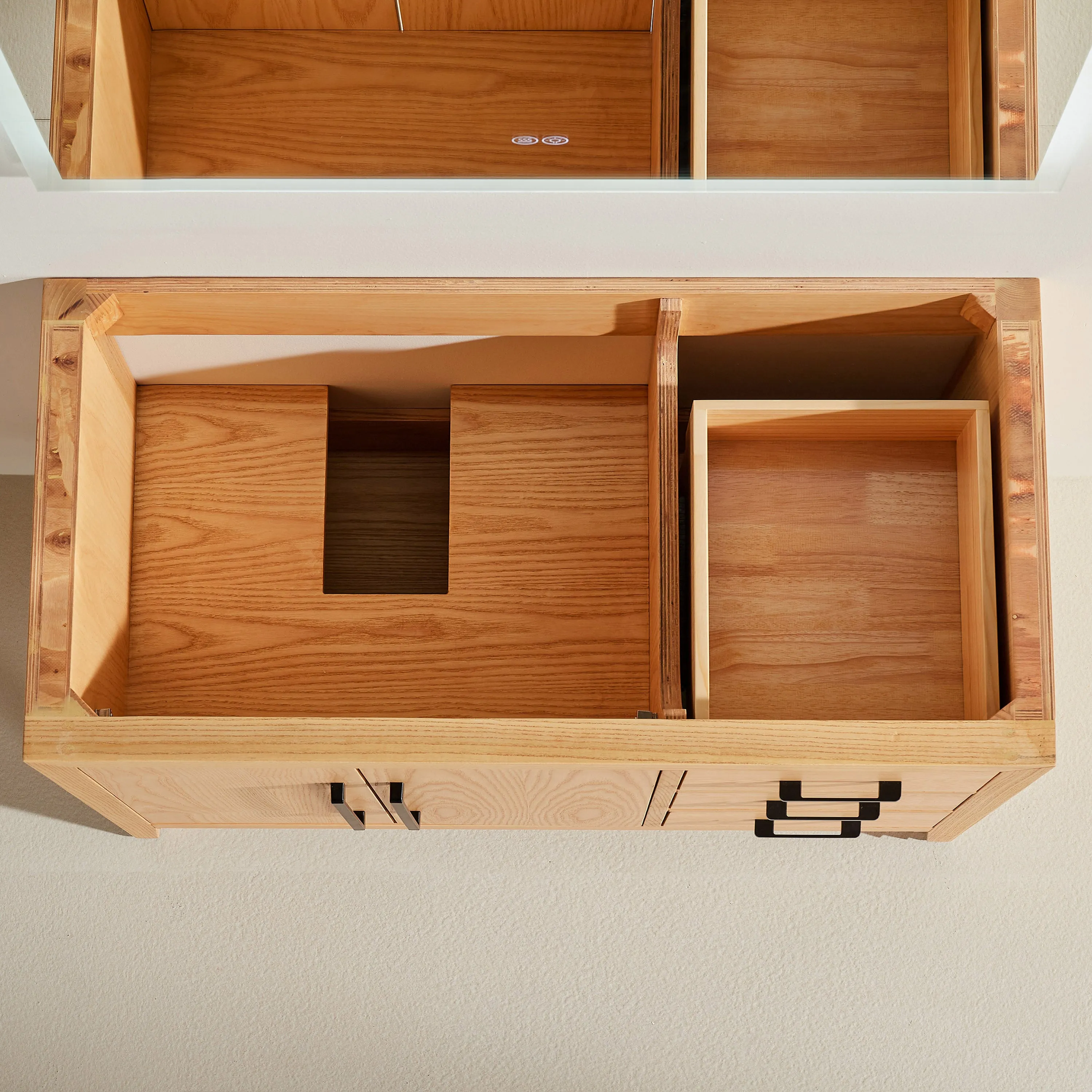 Lily- 42" White Oak ,Right Side Drawers, Floor Standing Modern Bathroom Vanity, Quartz Countertop, Matt Black Hardware